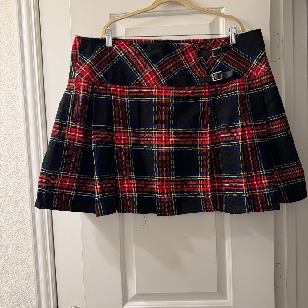 Plaid Women's Skirt with Buckle Detail